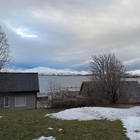 Cozy Feel 2 Bedroom And 1 Sleeping Coach Tromsø